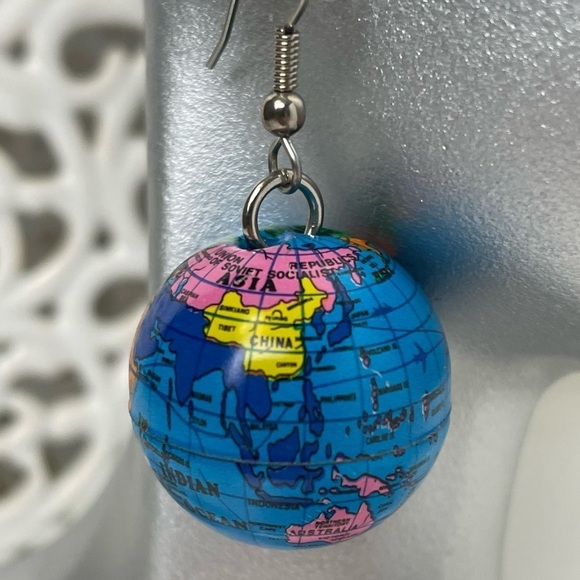 Vintage World Globe Dangle Earrings - Picture 2 of 7